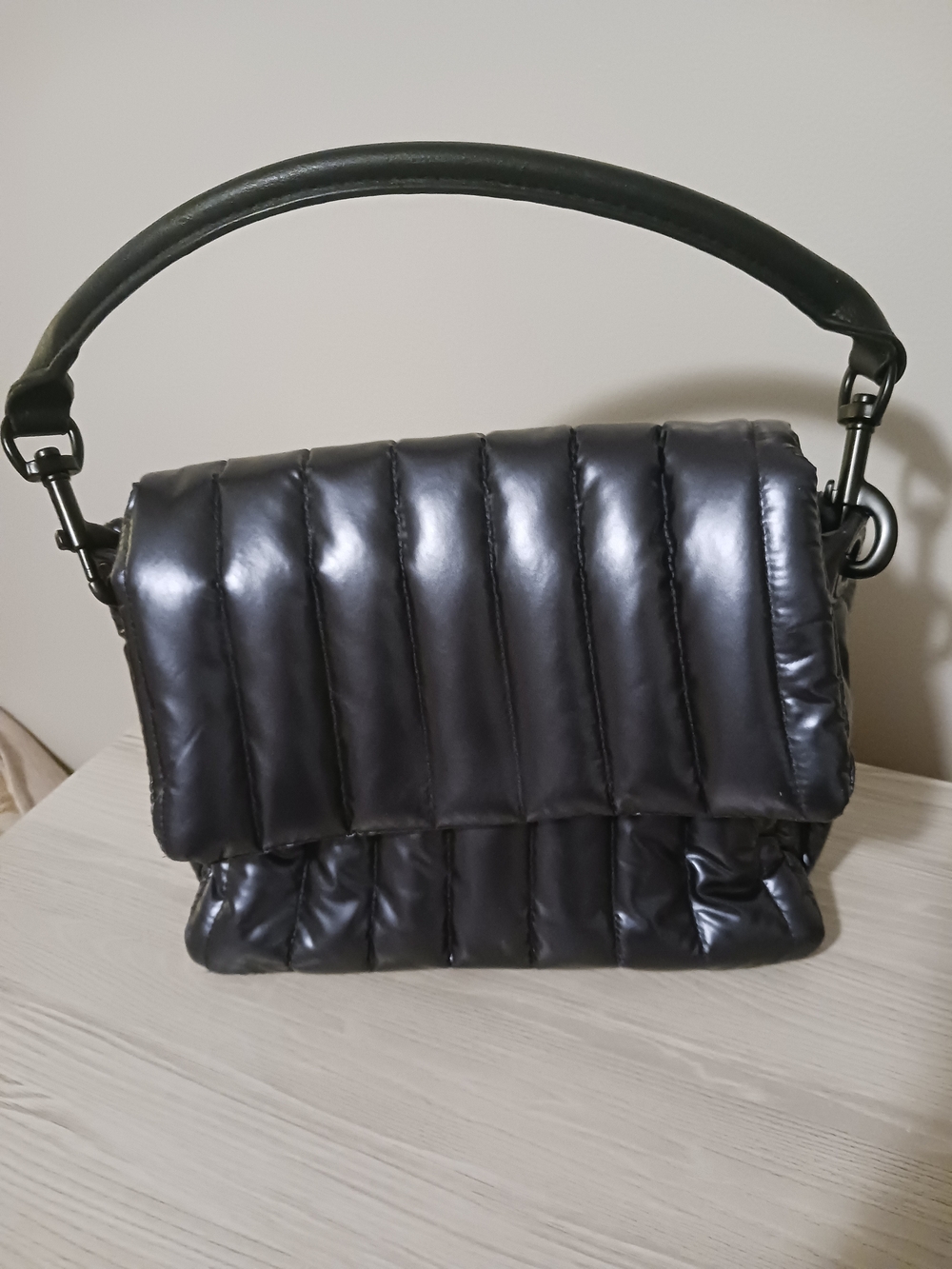 THINK ROYLN Quilted Puffer Interchangeable Straps Bag in Black